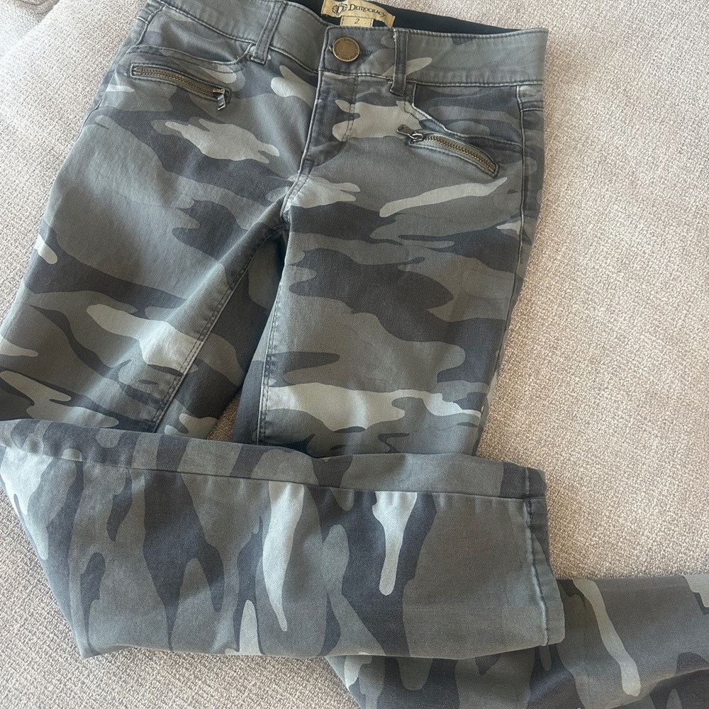 Democracy Gray camo size 2 skinny jeans
